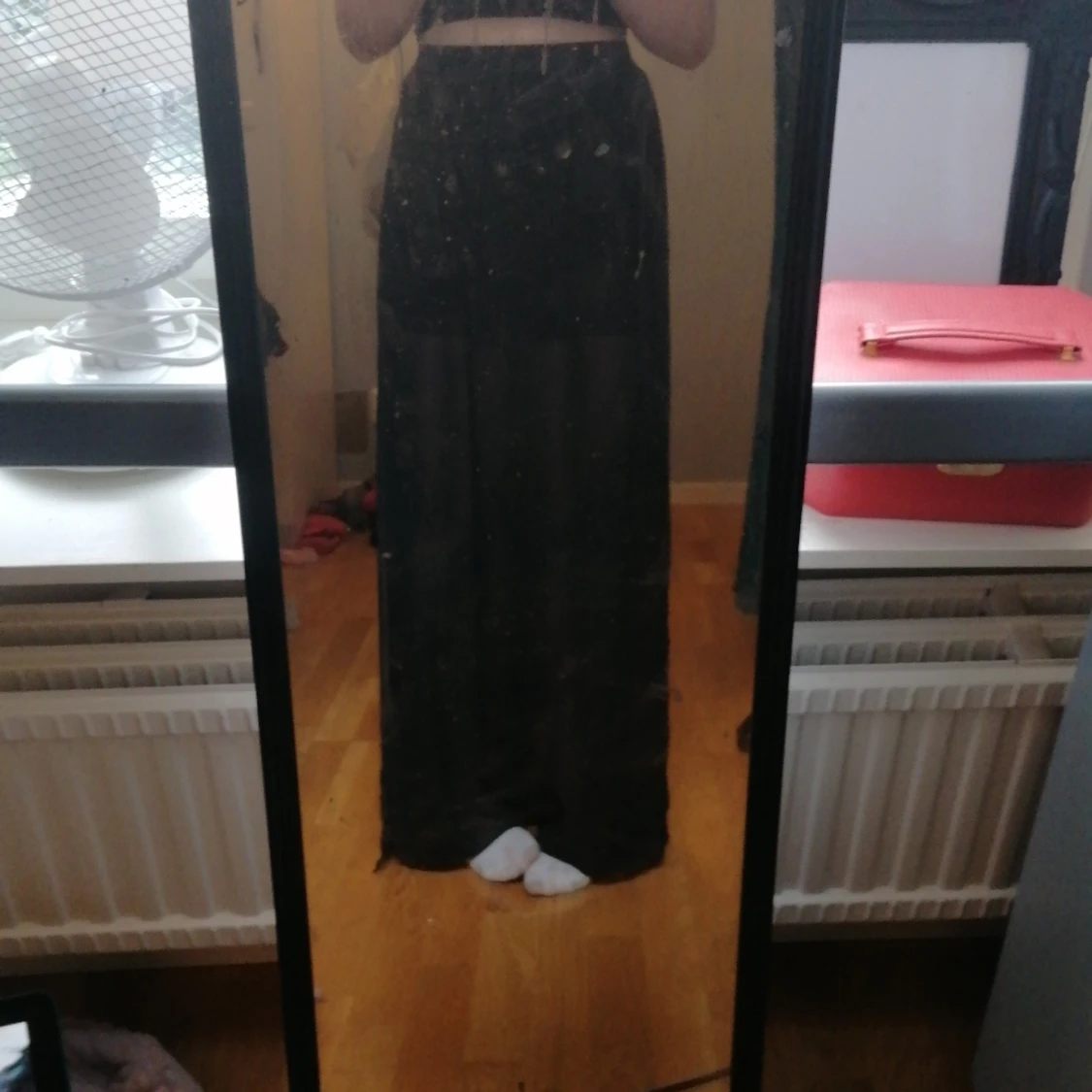 En svart lång kjol 