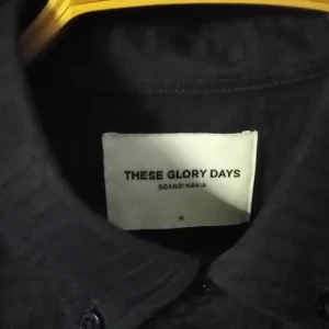 VOLT shorta M - Mörk lila shorta anvand 1 gång nypris 600kr