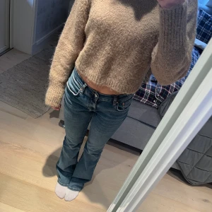 Stickad tröja - Säljer denna stickade tröja från zara i storlek S. Använd endast en gång och säljer pga att den inte kommer till användning. 