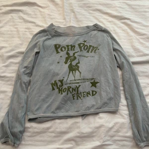 Miss Sixty tröja - (reserverad sålänge köp ej) Storlek: M. Märke: Miss Sixty. Mycket bra skick. :) Möts i Stockholm eller fraktar. Man köper genom att meddela mig.