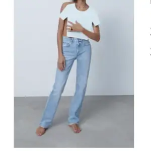 mid waist jeans zara i storlek 34, knappt använda 