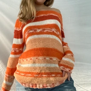 Snygg stickad tröja ! - Orange stickad tröja med coola mönster