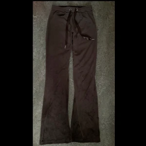 Byxor från Gina Tricot - Säljer pga ingen användning 