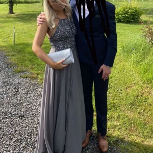 Balklänning  - Säljer min älskade balklänning! Den är använd en kväll, nypris 5900kr!😍😍