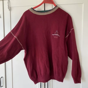 Collegetröja - En perfekt collegetröja som sitter fint! Använt fåtal gånger därav perfekt skick!🌸