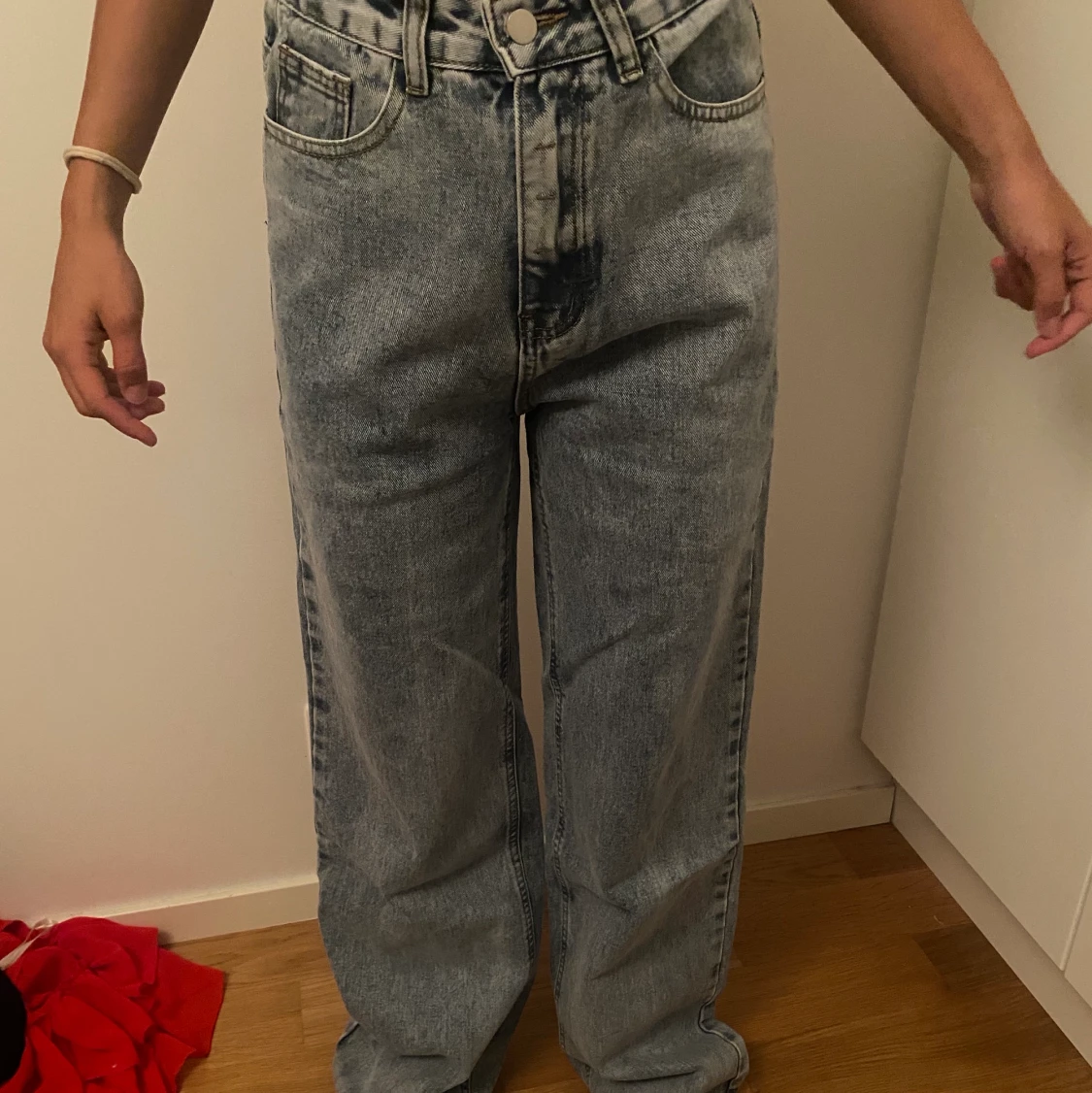 Ljusblåa baggy jeans