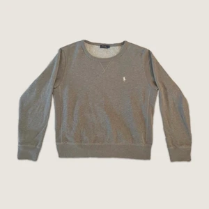 Ralph Lauren sweatshirt - Snyggaste oversized Ralph Lauren sweatshirten !!💘🧸 fint skick och oversized på mig som vanligtvis har storlek S/XS🧚‍♀️ storlek L ♡ kontakta mig privat vid frågor & funderingar 💋 köparen står för frakt!