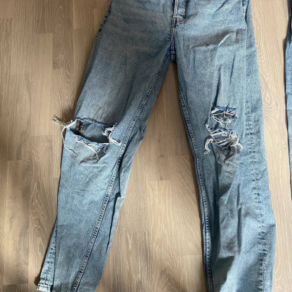 ❤️Den är finare i materialet i verkligheten än på bilden! Olika storlekar och olika priser! Priser st tänkta 30-70kr kan sälja alla för 80 kr om det blir en snabb affär❤️ . Jeans & Byxor.