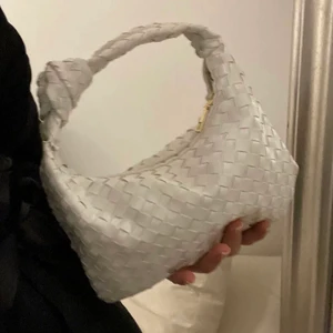 Botega koppa - Kopia av botega köpt här på plick, har dessvärre för många väskor 