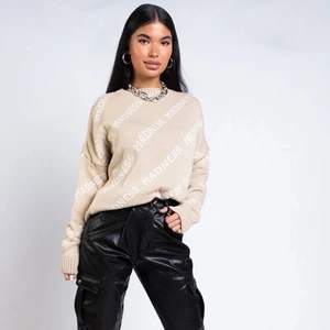 Beige stickad tröja - Säljer denna beiga stickad tröja då jag ändrat stil och den inte längre kommer till användning, den är aldrig använd utan är endast testad och är väldigt varm och bekväm 