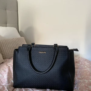 Väska - Frakt 66 eller upphämtning i Lerum!💞 Skriv om du undrar något.