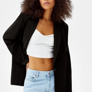 Kavaj  - En super snygg populärt kavaj perfekt till festerna i sommar och hösten💗