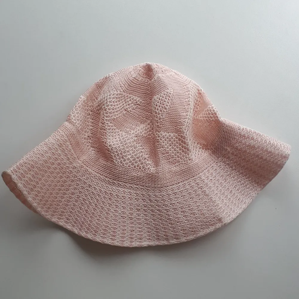 Jättefin oanvänd rosa buckethat då den är lite för liten för mig. 💗 Vet ej storlek men kan mäta om du är intresserad 💗. Accessoarer.