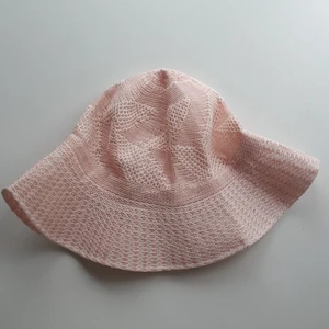 Oanvänd buckethat rosa  - Jättefin oanvänd rosa buckethat då den är lite för liten för mig. 💗 Vet ej storlek men kan mäta om du är intresserad 💗