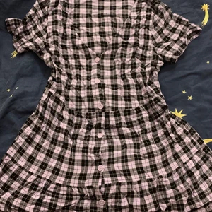 Rutig lila klänning 💟 M - Använt typ 2-3 gånger :)