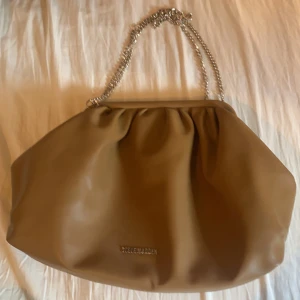 Steve madden väska  - Brun rymlig väska från Steve madden 