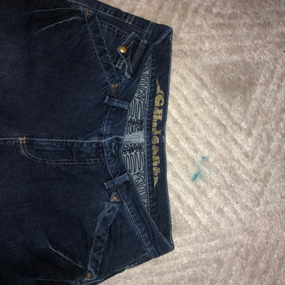 Super fina jeans köpte på loppis. Dom var gör stora för mej då ser ingen anledning till att ha kvar dom🥲. Jeans & Byxor.
