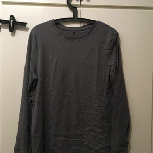 Tröja  - Grå T-shirt med lång ärm