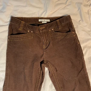 Tommy H byxor  - Bruna manchesterbyxor storlek M