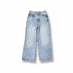 Gina Tricot Idun Crop Wide Jeans petite Bleached Blue  Använd 2 gånger  Nypris 599