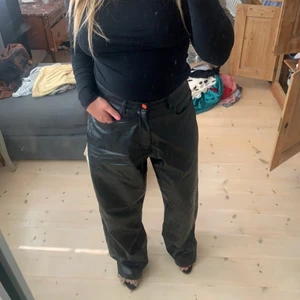 Skinnbyxor från beWider - Skinnbyxor från BeWider i storlek 30/32💕säljer för 100 kr eller bud! Bara att skriva om du har någon fråga😎