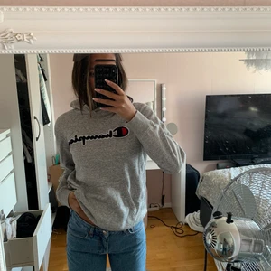 Hoodie  - Säljer denna champion hoodien som aldrig kommer till användning.