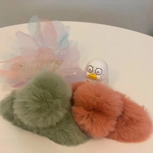 Accessories  - 1 set med 3 fina hårklämmor. Nya och aldrig använda.☺️119kr.  