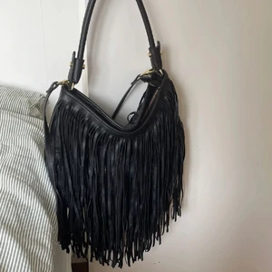 Väska med fransar - Superfin väska med fransar från HM🥰   (Lånad bild)