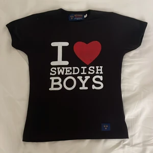 I love swedish boys tröja - As fet tisha som endast är prövad då den inte passar mig i strl😻 KÖP DIREKT FÖR 300kr