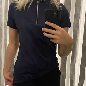Ny Pikeur tröja - Säljer denna as sköna Pikeur rid T-shirt💙💙 Aldrig använd men säljer pga fel storlek Prislapp och allt kvar  Nypris 800 säljes för 600