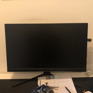 Gaming skärm  - Hej jag säljer min gaming skärm på grund av ingen användning   144 Hertz o funkar kanon o säljer den för 2000kr då priset även kan diskuteras