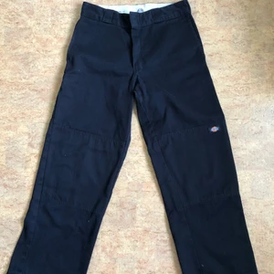 Dickies Loose fit strl 30/30 - Ett par äkta Dickies Loose fit! Mycket bra skick!! Skulle säga att de passar någon som har S/M i vanliga storlekar. 