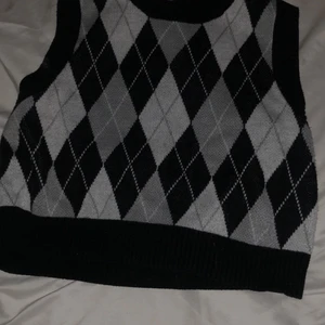 Vest h&m m - Vest från h&m i storlek m, kontakta mig om ni är intresserade