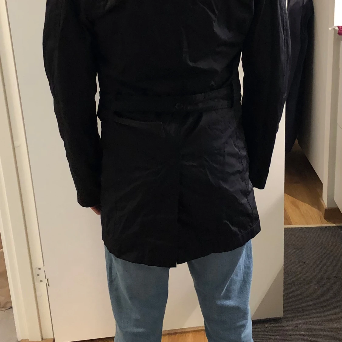 Svart trenchcoat från J.Lindeberg - 1