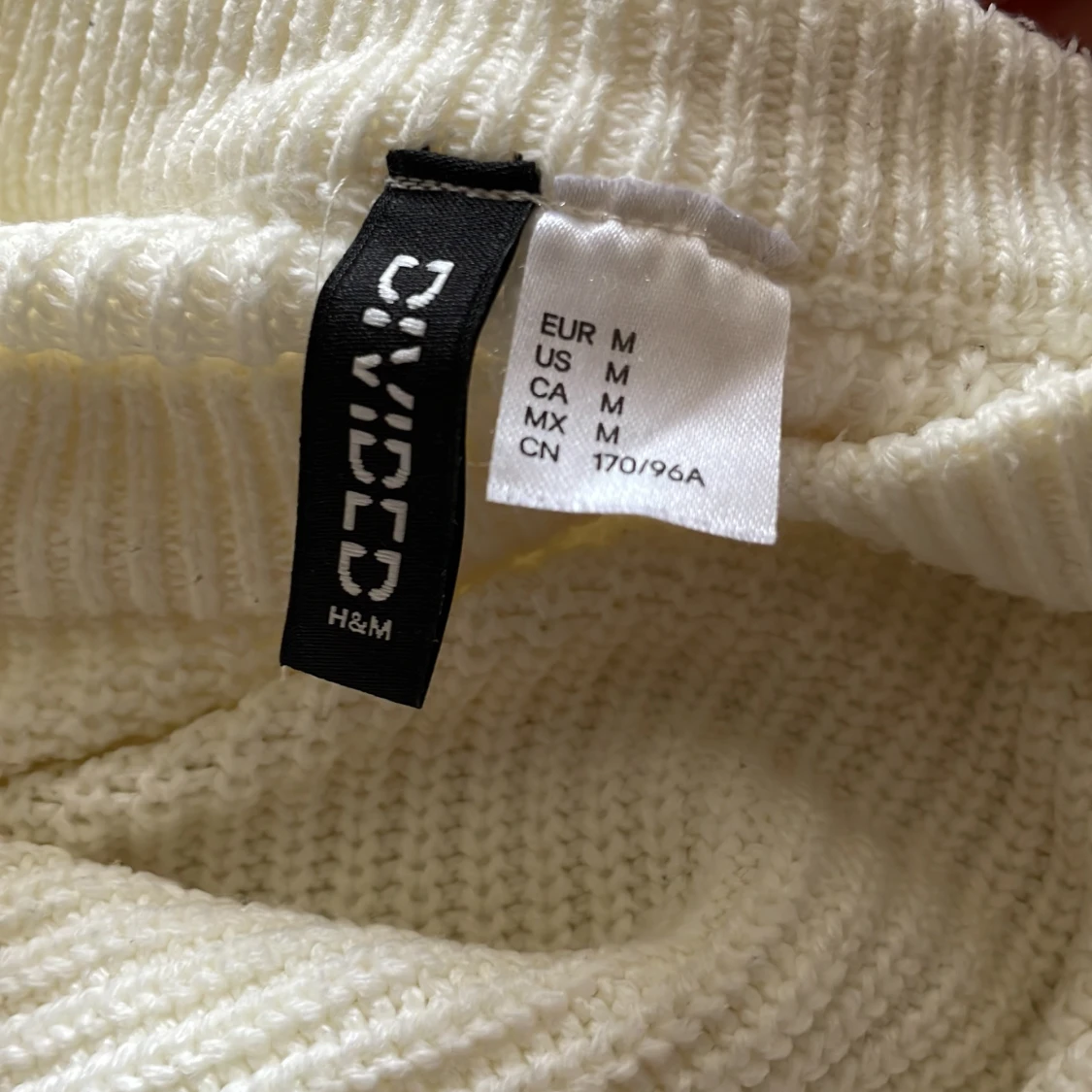 Vit stickad tröja - 1