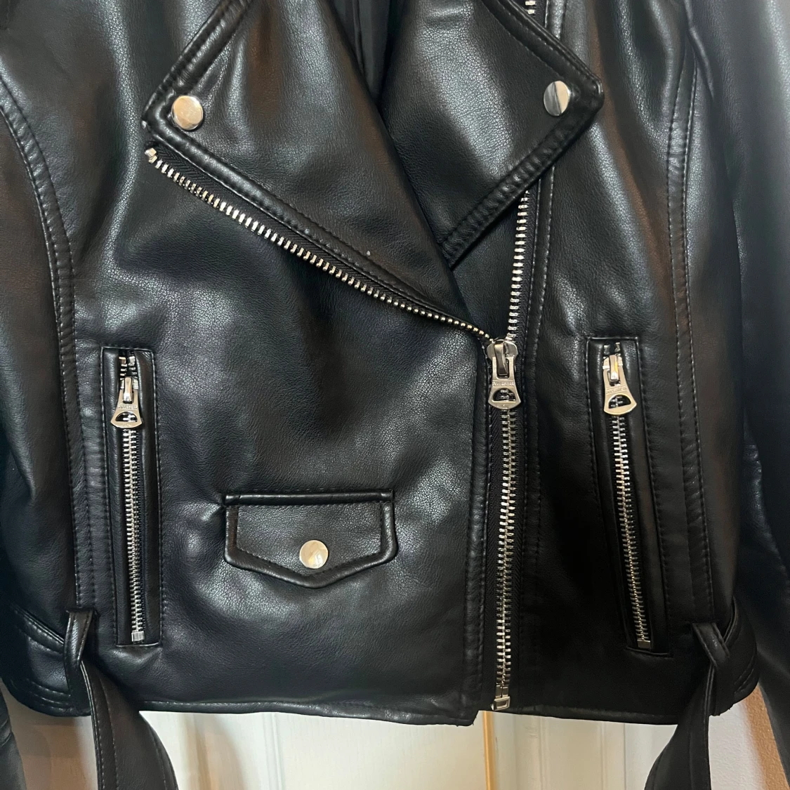 Svart skinnjacka från Pull&Bear - 2