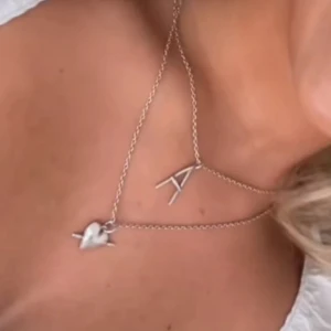 Maria nilsdotter - Superfint halsband från maria nilsdotter med boktaven A! Kan gå ner i pris