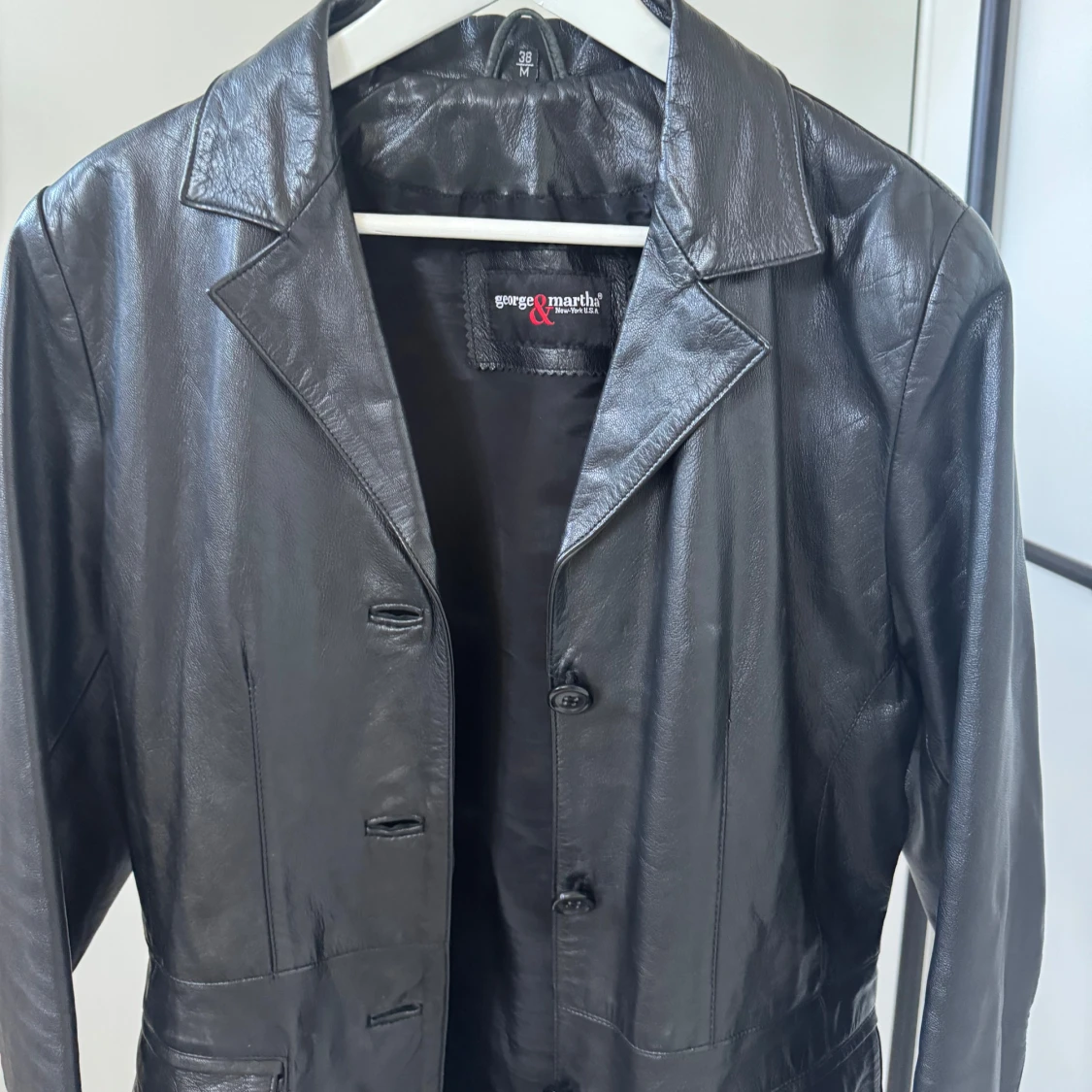 Svart skinnkappa - 1