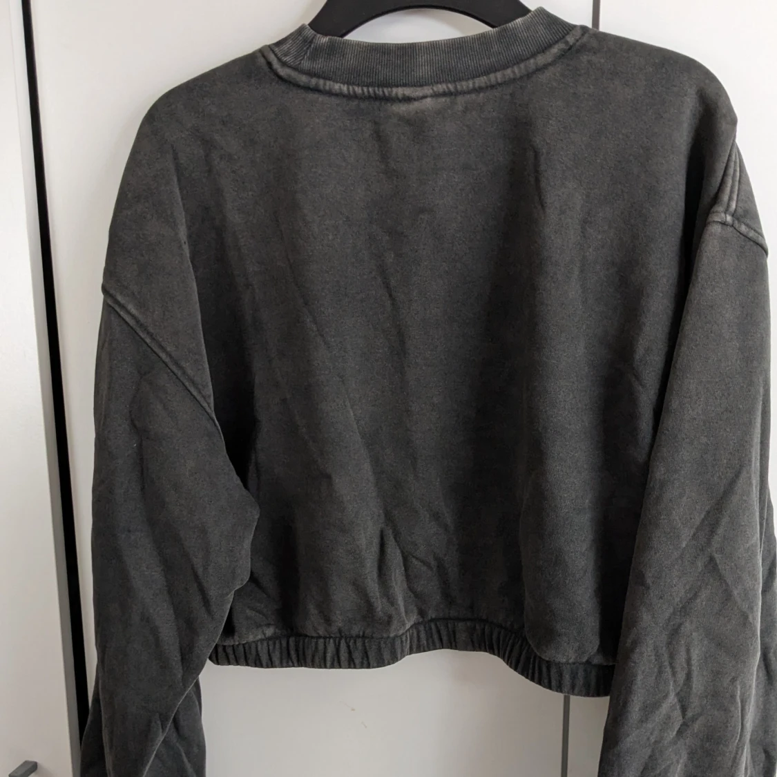 Svart croppad tröja från H&M Divided - 3