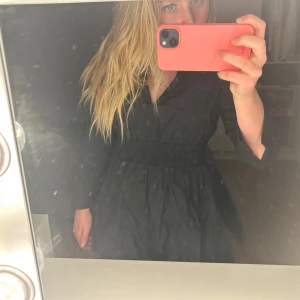 Zara klänning - Skit snygg klänning perfekt till sommaren!!! Passar mig som bär S också!!💕💕