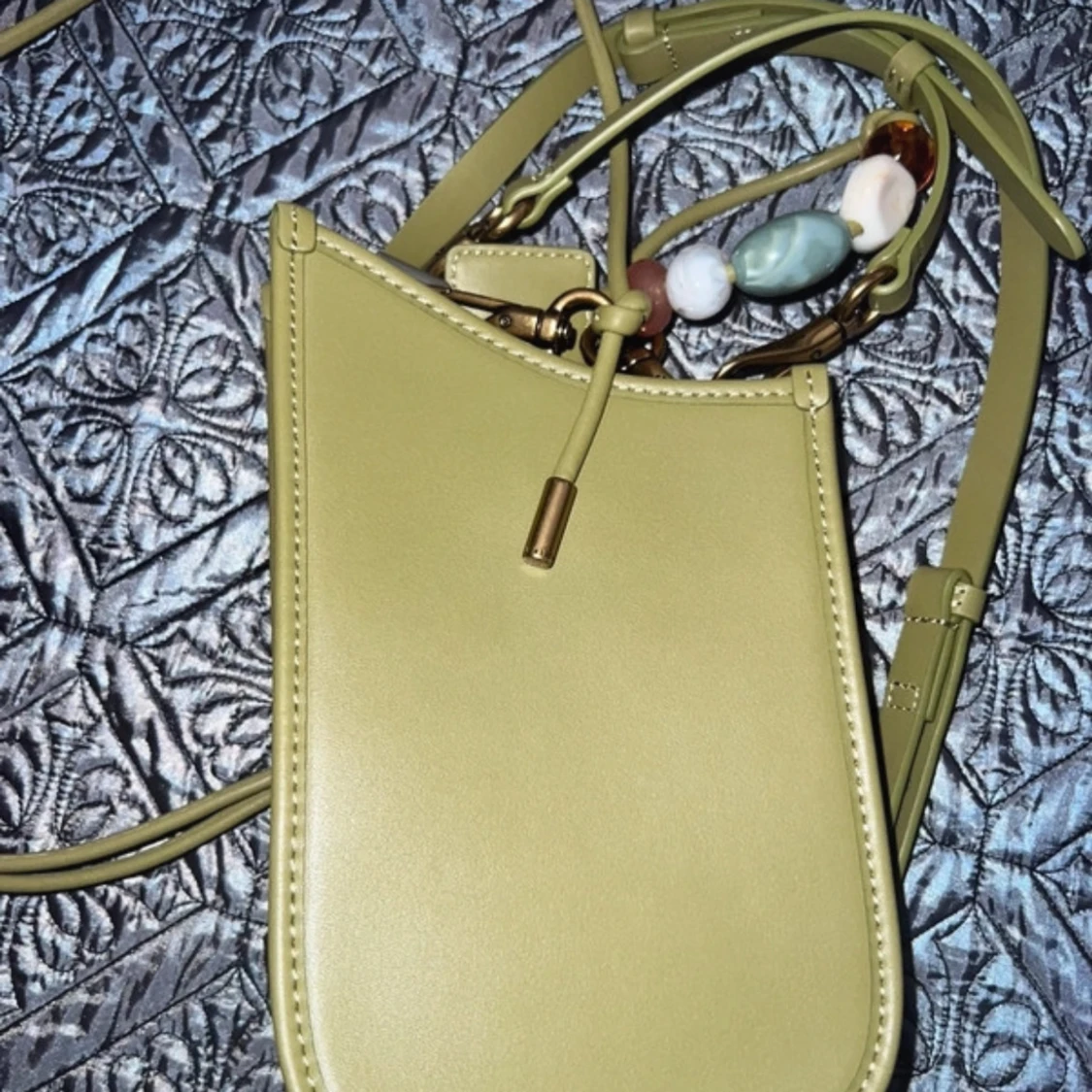 Grön axelväska från Charles & Keith - 3