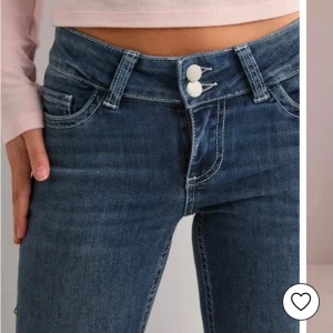 Nelly jeans  - Säljer dessa jätte snygga lågmidjade bootcut jeans pga att de inye använts, helt i nyskick. Ord 699kr 💗har inga bilder på. 
