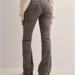 Leopardjeans - Säljer pågrund av att jag inte får så mycket användning för dom, använd fåtal gånger. Skriv om ni har några funderingar.