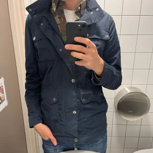 Bondelid Field jacka mörkblå  - Riktigt fet bondelid Field jacka i storlek M perfekt till våren.