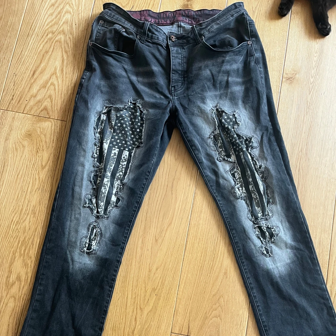 Svarta jeans med amerikansk flagga