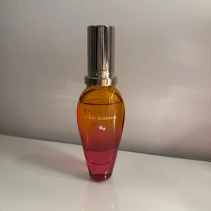 Escada Miami blossom - Knappt använd parfym från escada, 30ml