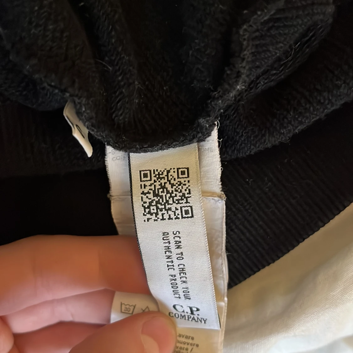 Svart hoodie från C.P. Company Storlek S - 2