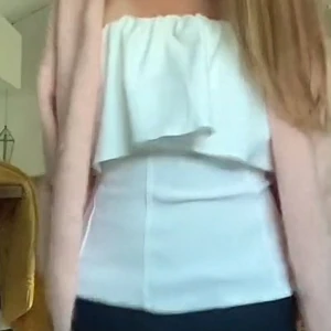 söker tub topp - SÖKER! denna jättefina tub toppen i vit eller i svart från Zara i storlek xs/s så hör jätte jätte gärna av er om ni skulle vilja sälja!🥰🥰