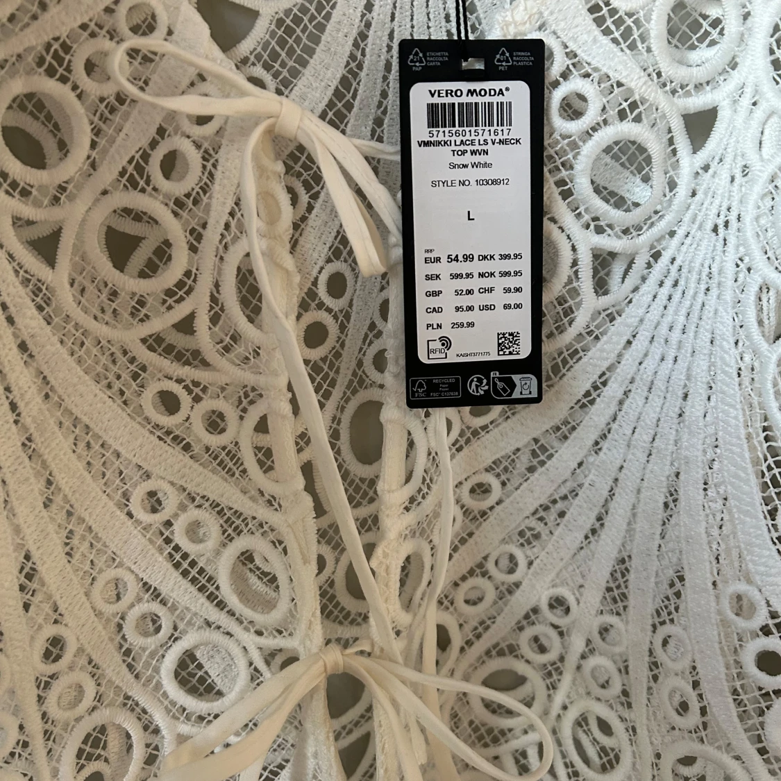 Vit spetsblus från Vero Moda - 2