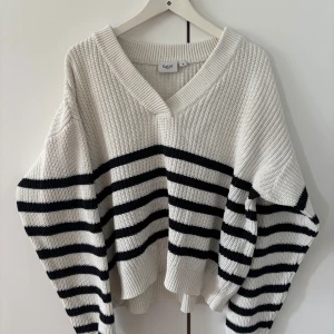 Vit och svart randig tröja från Saint Tropez - In a very good condition!